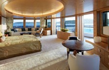 Stintino, il mega yacht Symphony del proprietario di Louis Vuitton
