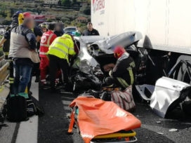 Autostrada A10, Imperia: Spaventoso Incidente Stradale. Tir Travolge ...