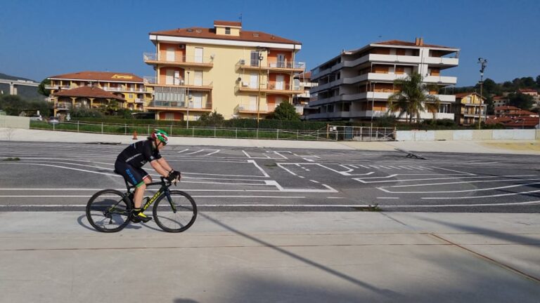 in bicicletta dopo un trapianto di protesi