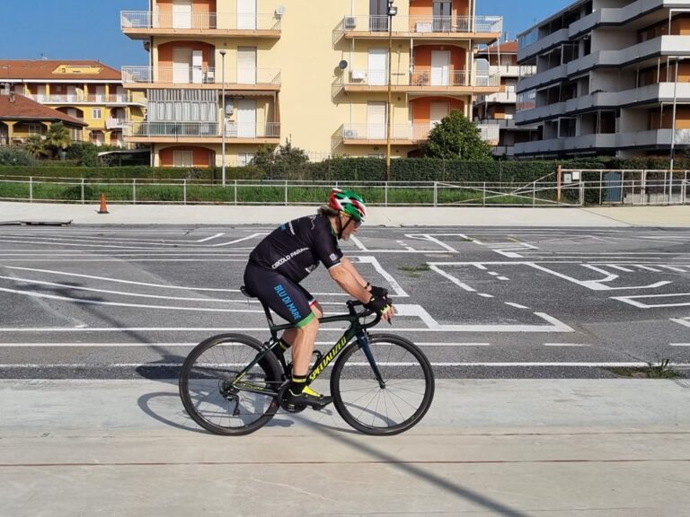 in bicicletta dopo un trapianto di protesi